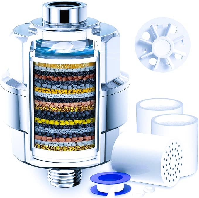 filtre de douche avec différentes billes à disposition