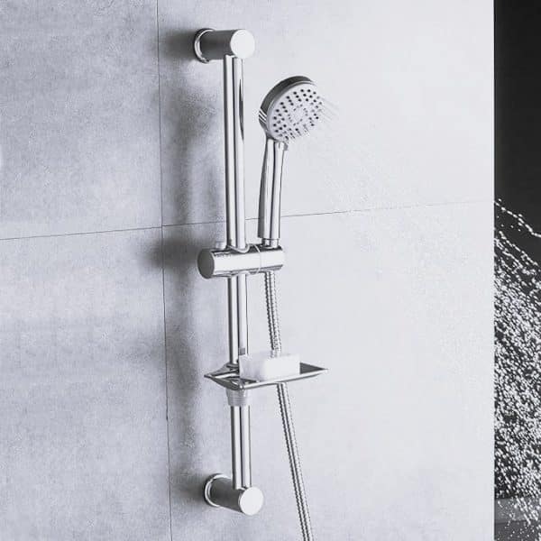 barre de douche avec pommeau dans la douche